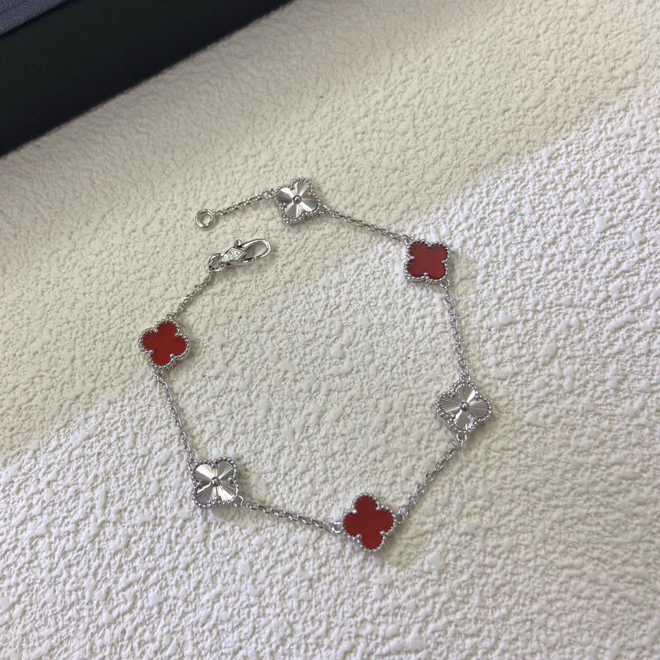 [RAFFINE]CLOVER 6 MOTIF RED AGATE LASER BRACELET