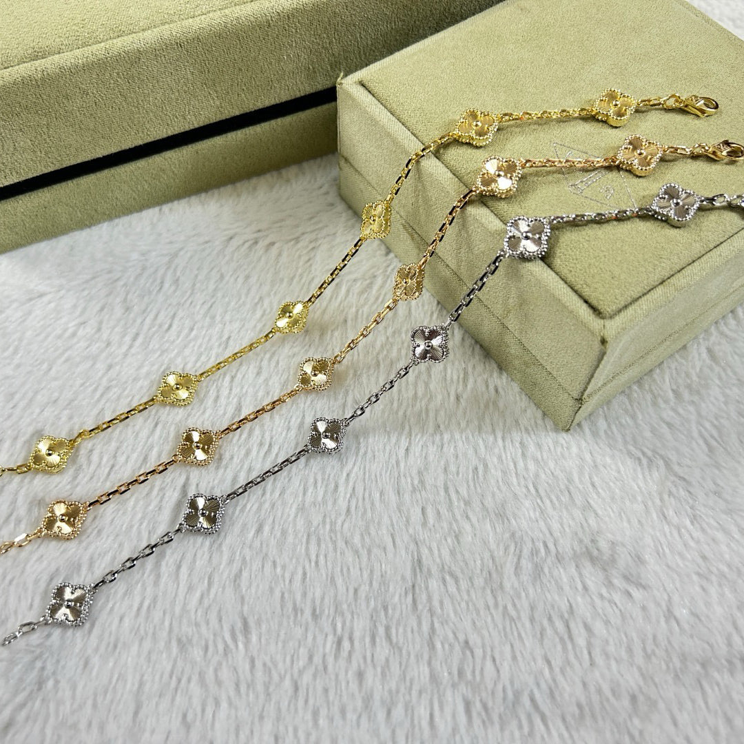 [Raffine] DIAMANTARMBAND MIT KLEEBLATT UND 6 MOTIV