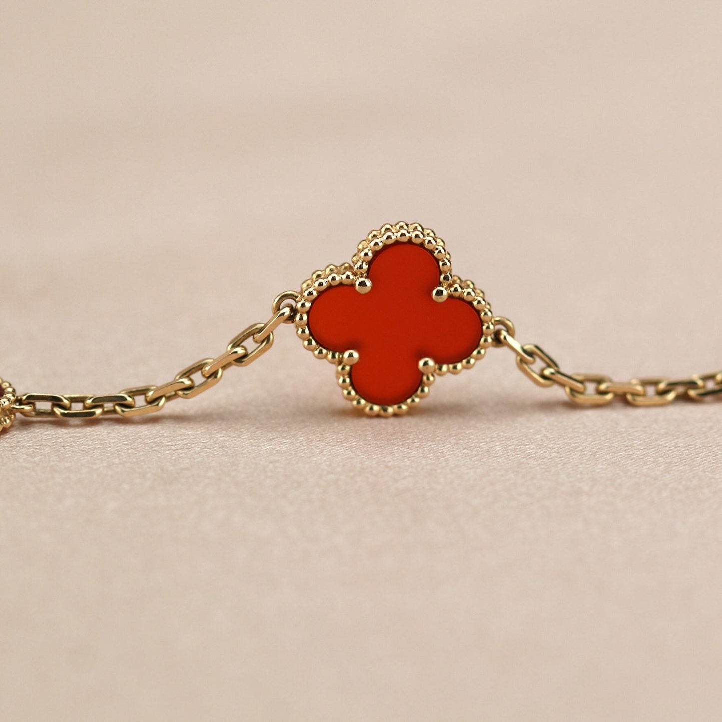 [RAFFINE]CLOVER 5 MOTIFS RED AGATE  BRACELET