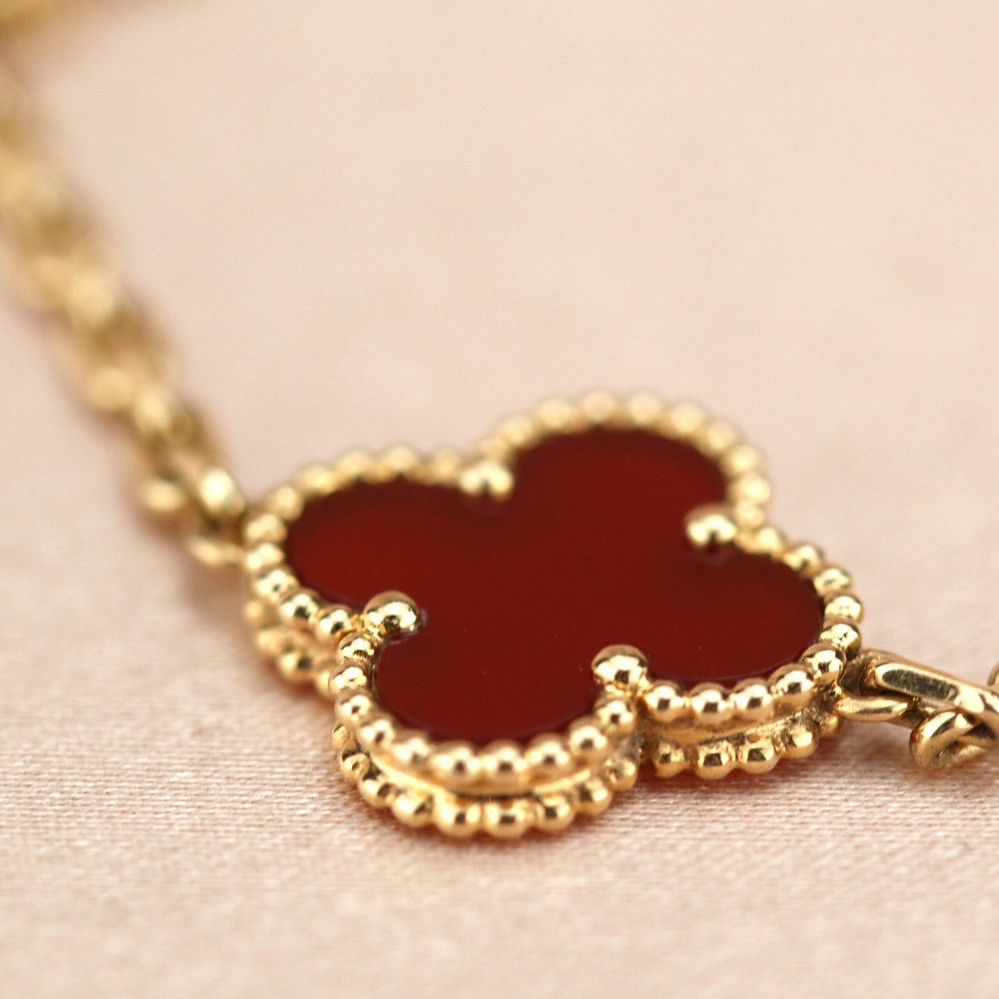 [RAFFINE]CLOVER 5 MOTIFS RED AGATE  BRACELET
