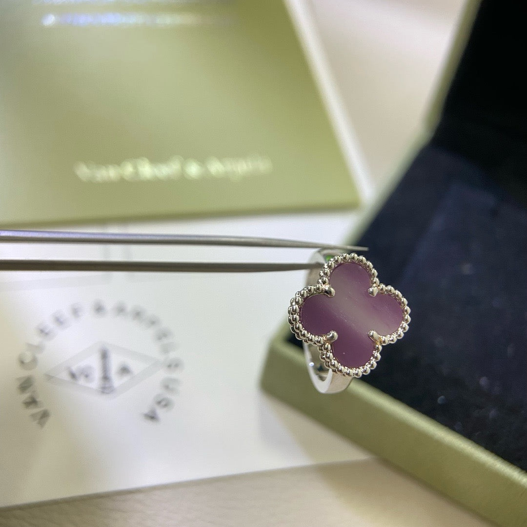 [RAFFINE] ANILLO TRÉBOL PÚRPURA VIOLETA