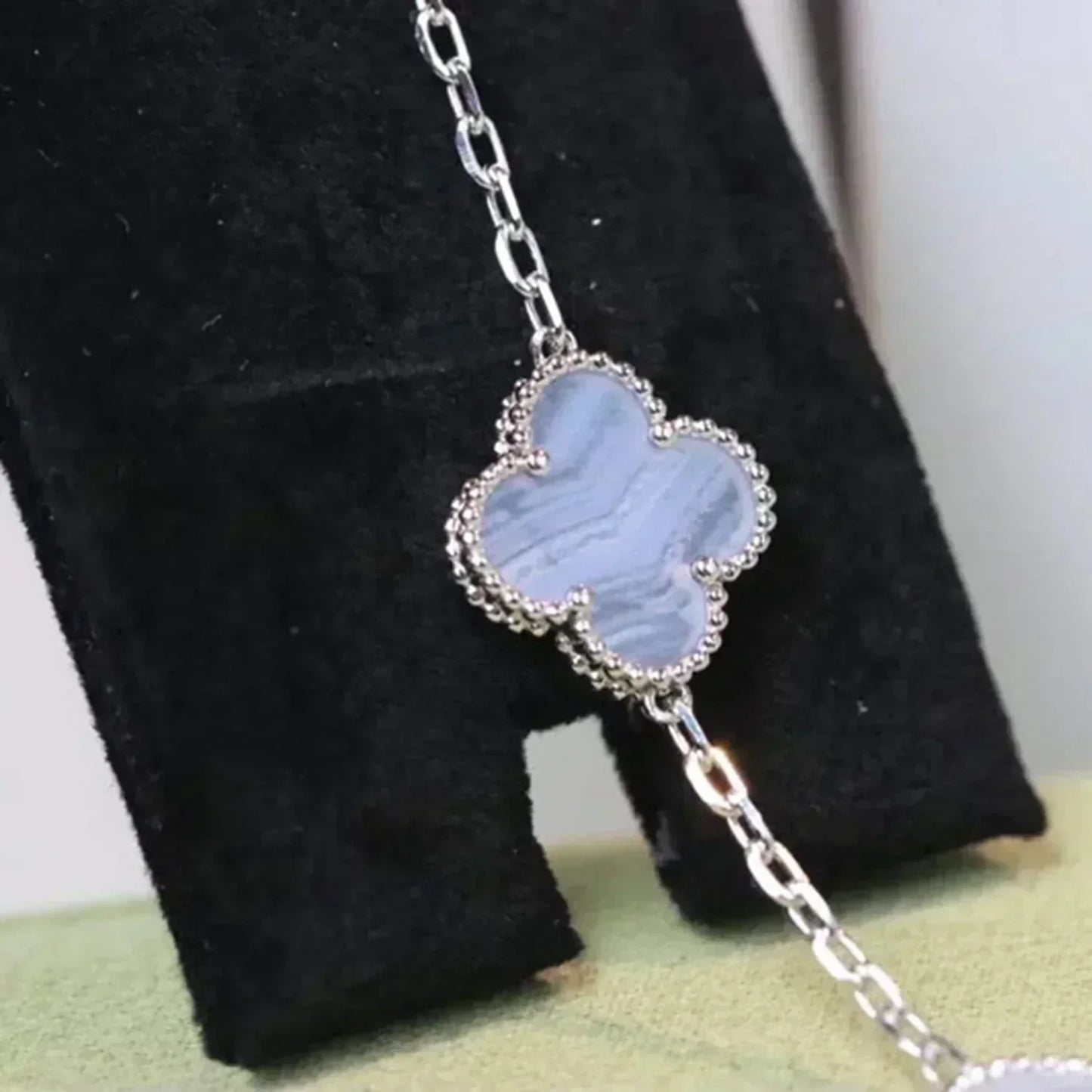 [Raffine]CLOVER 5 MOTIV LILA CHALCEDON ARMBAND SILBER 