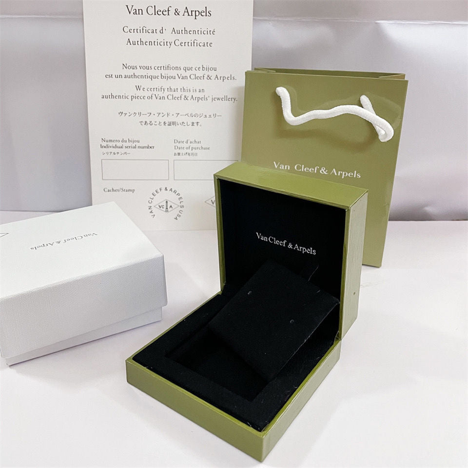 [RAFFINE]VA CLOVER BRACELET NECKLACE RING BOX GIFT BAG