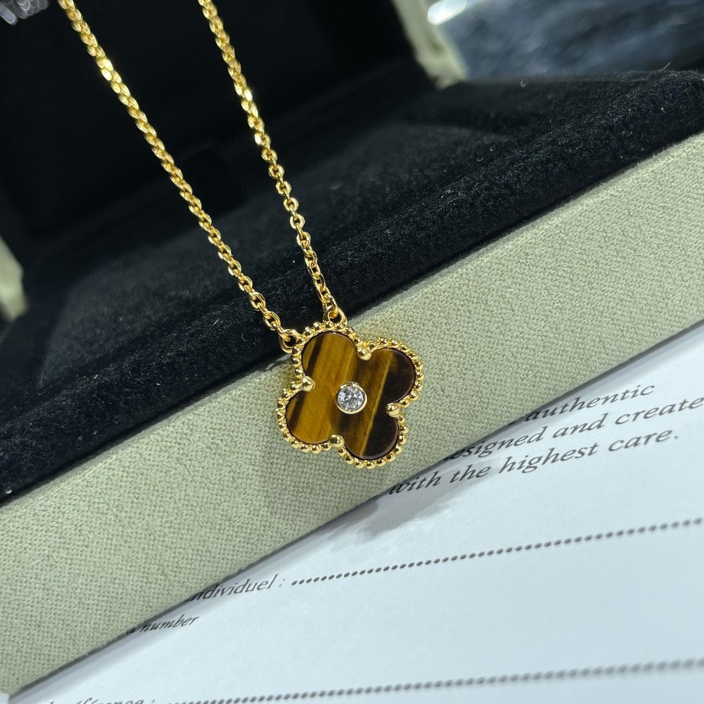 [RAFFINE]CLOVER 15MM DIAMOND AND YELLOW TIGER'S EYE AGATE necklace
