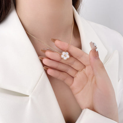 [RAFFINE]LUCKY  WHITE MOP  PLUM BLOSSOM NECKLACE