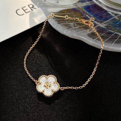 [RAFFINE]LUCKY WHITE MOP PLUM BLOSSOM  BRACELET