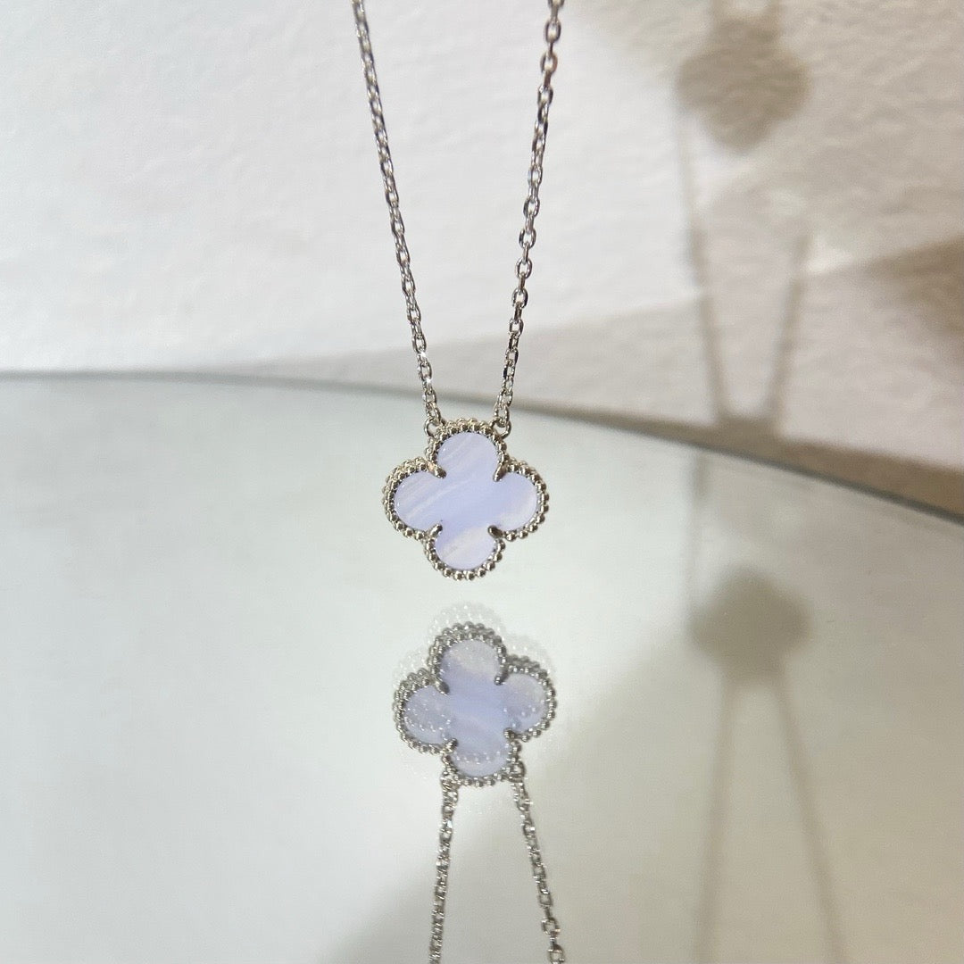 [RAFFINE]CLOVER 15MM BLUE CHALCEDONY NECKLACE SILVER
