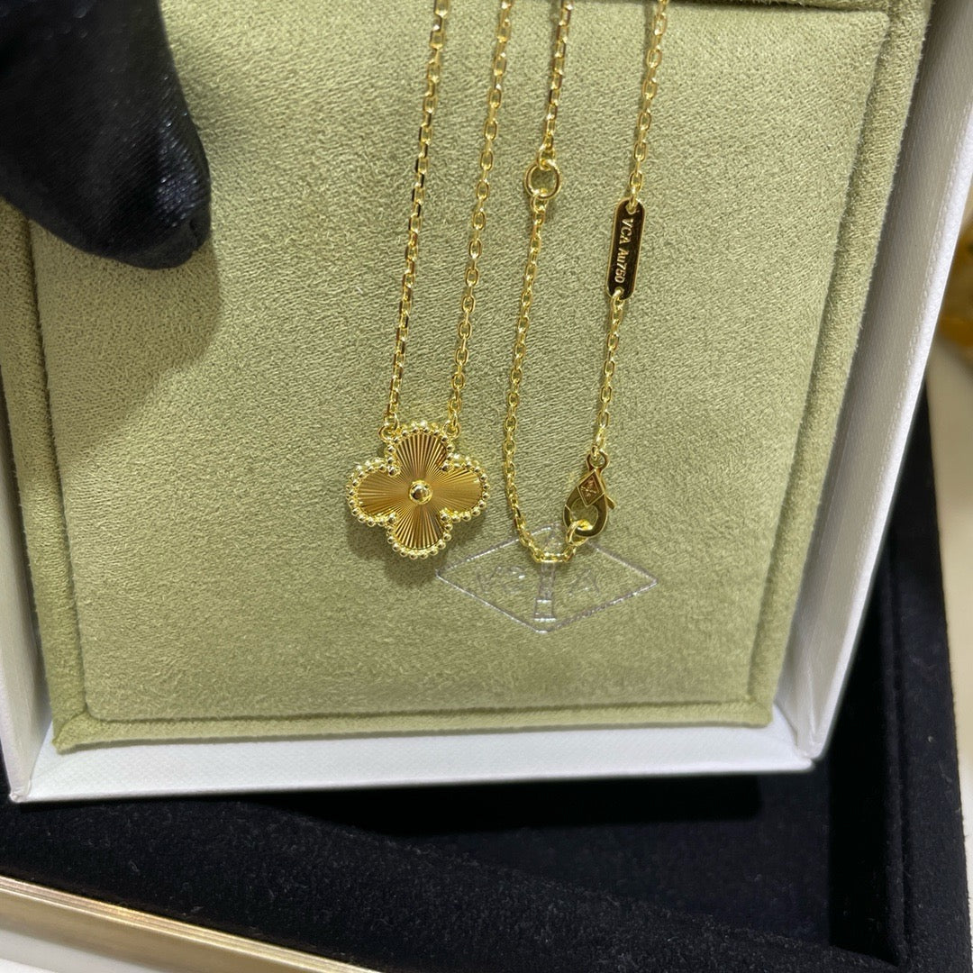 [RAFFINE]CLOVER 15MM LASER NECKLACE