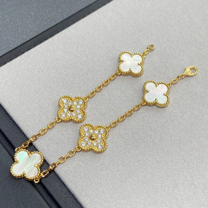 [RAFFINE] PULSERA DE TRÉBOL CON 5 MOTIVOS, DIAMANTE Y AZULEJO BLANCO