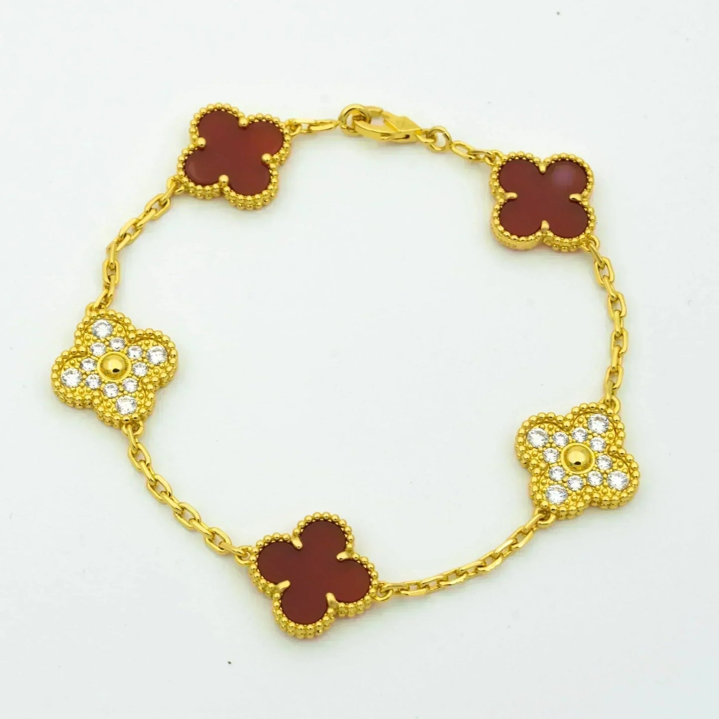 [RAFFINE] PULSERA DE DIAMANTES Y CORNALINA CON 5 MOTIVOS DE TRÉBOL