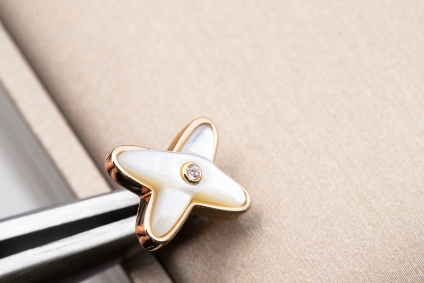 [RAFFINE]JEUX DE WHITE MOP PENDIENTES DE ORO ROSA CON DIAMANTES