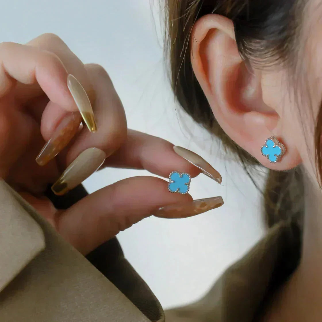 [RAFFINE]CLOVER MINI 9.5MM ONYX STUD EARRINGS SILVER