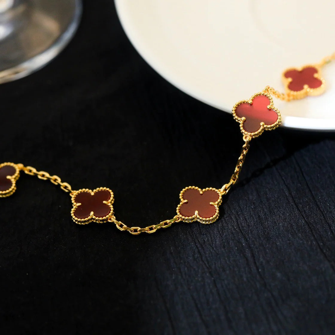 [RAFFINE]CLOVER 5 MOTIFS RED AGATE  BRACELET