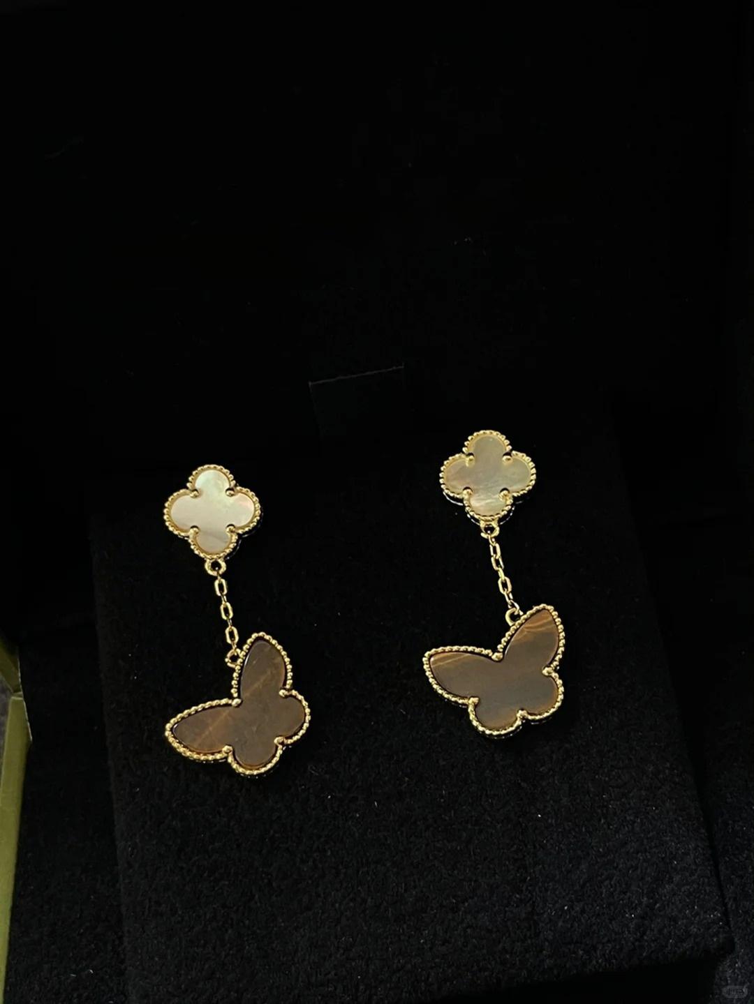 [LUXE]BUTTERFLY 2 MOTIF TIGER EYE MOP EARRINGS