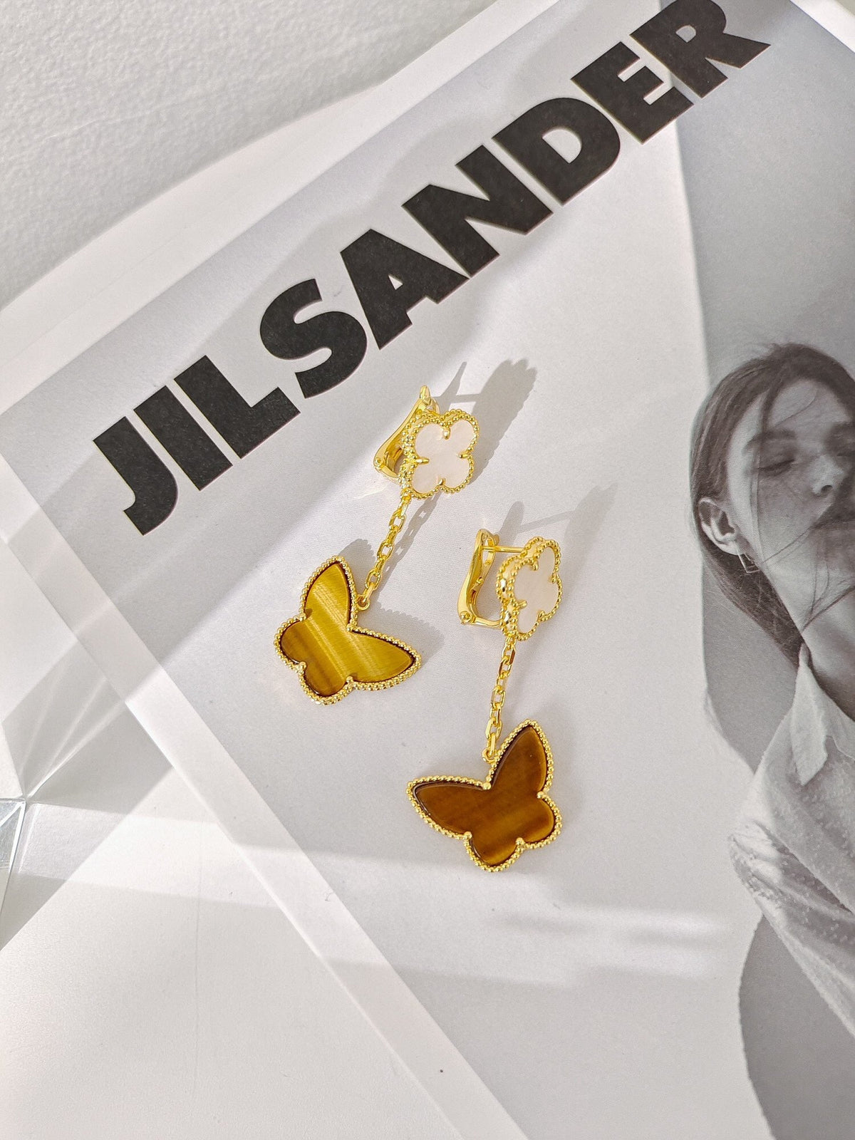 [LUXE]BUTTERFLY 2 MOTIF TIGER EYE MOP EARRINGS