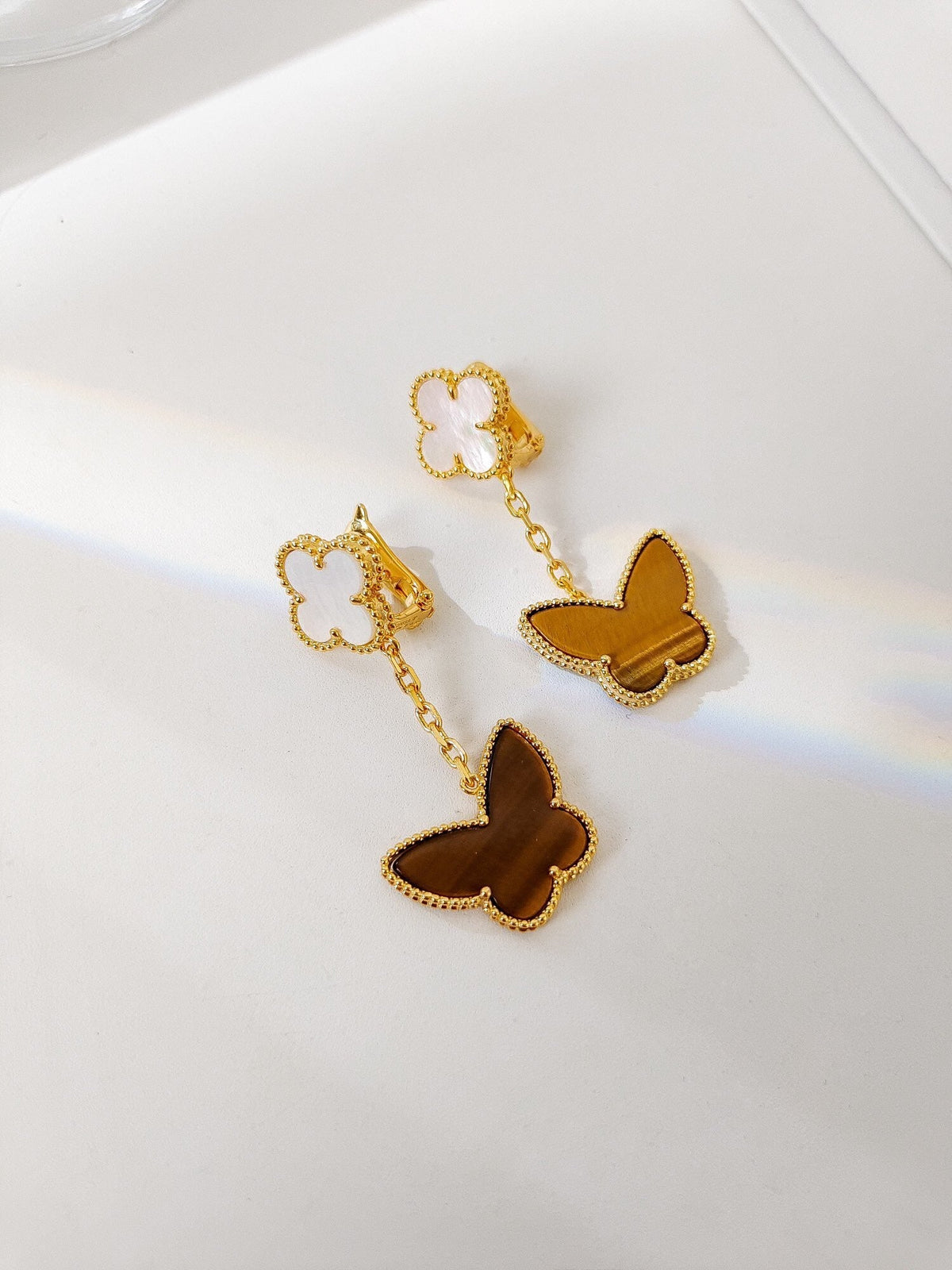 [LUXE]BUTTERFLY 2 MOTIF TIGER EYE MOP EARRINGS