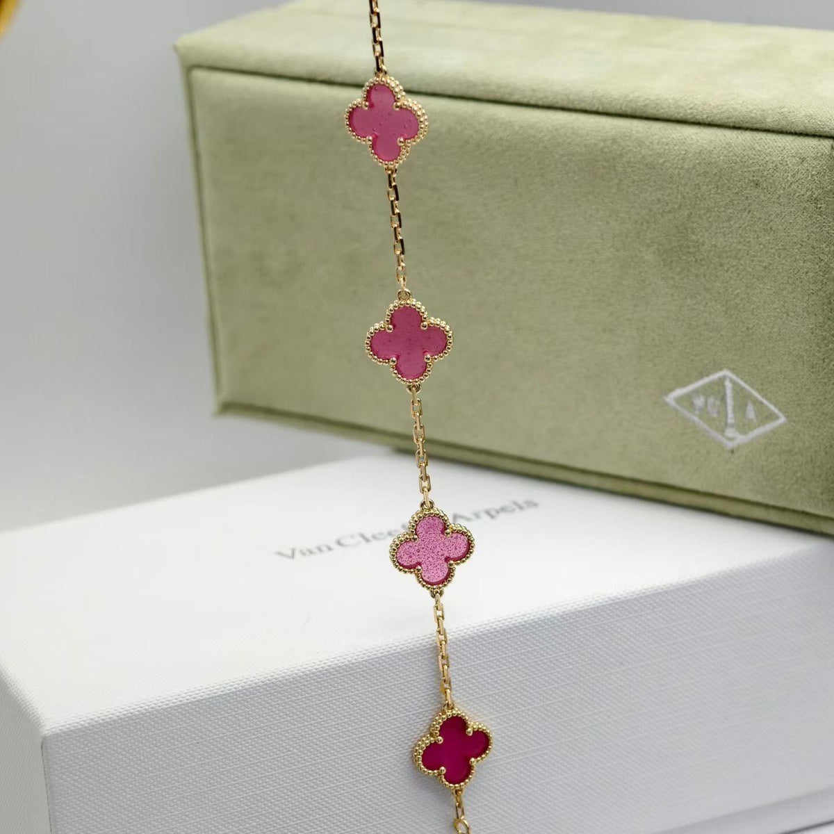 [RAFFINE]NEW CLOVER 5 MOTIFS PINK ENAMEL BRACELET