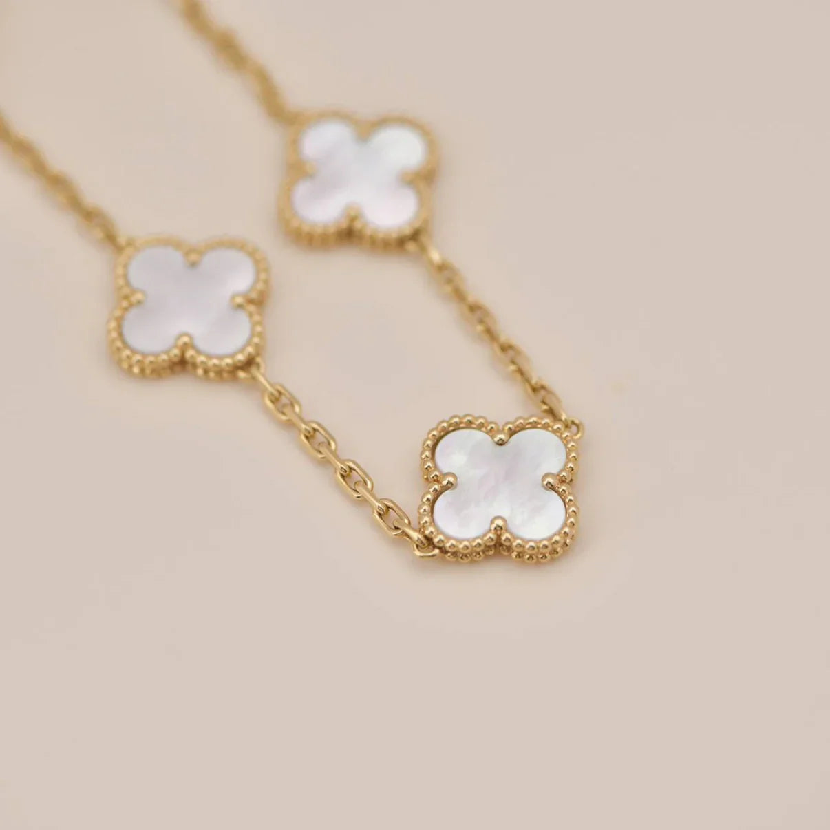 [RAFFINE]CLOVER WHITE PEARL MOP 5 MOTIF BRACELET COLLECTION