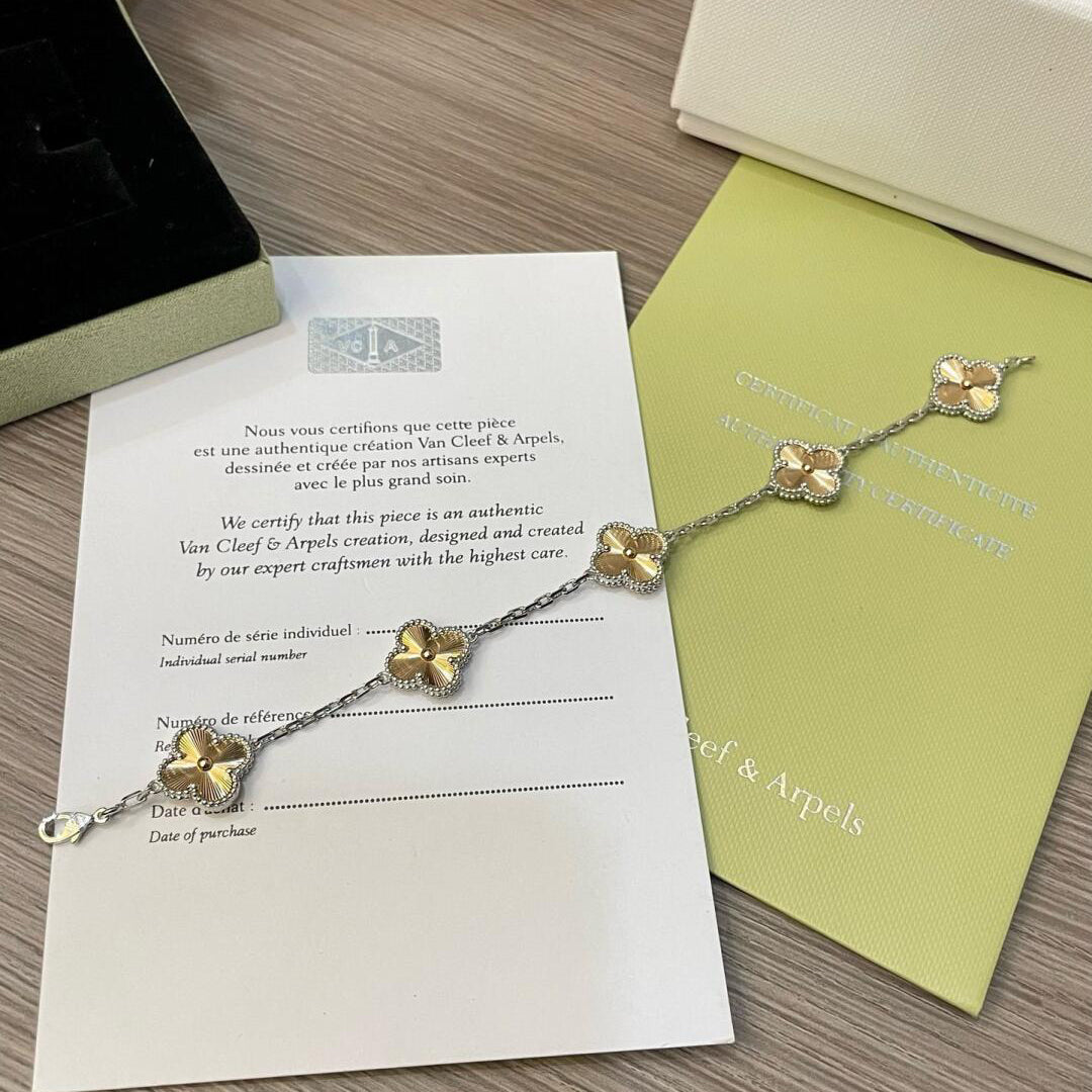 [RAFFINE]CLOVER  5 MOTIFS  CHRISTMAS LIMITED EDITION BRACELET