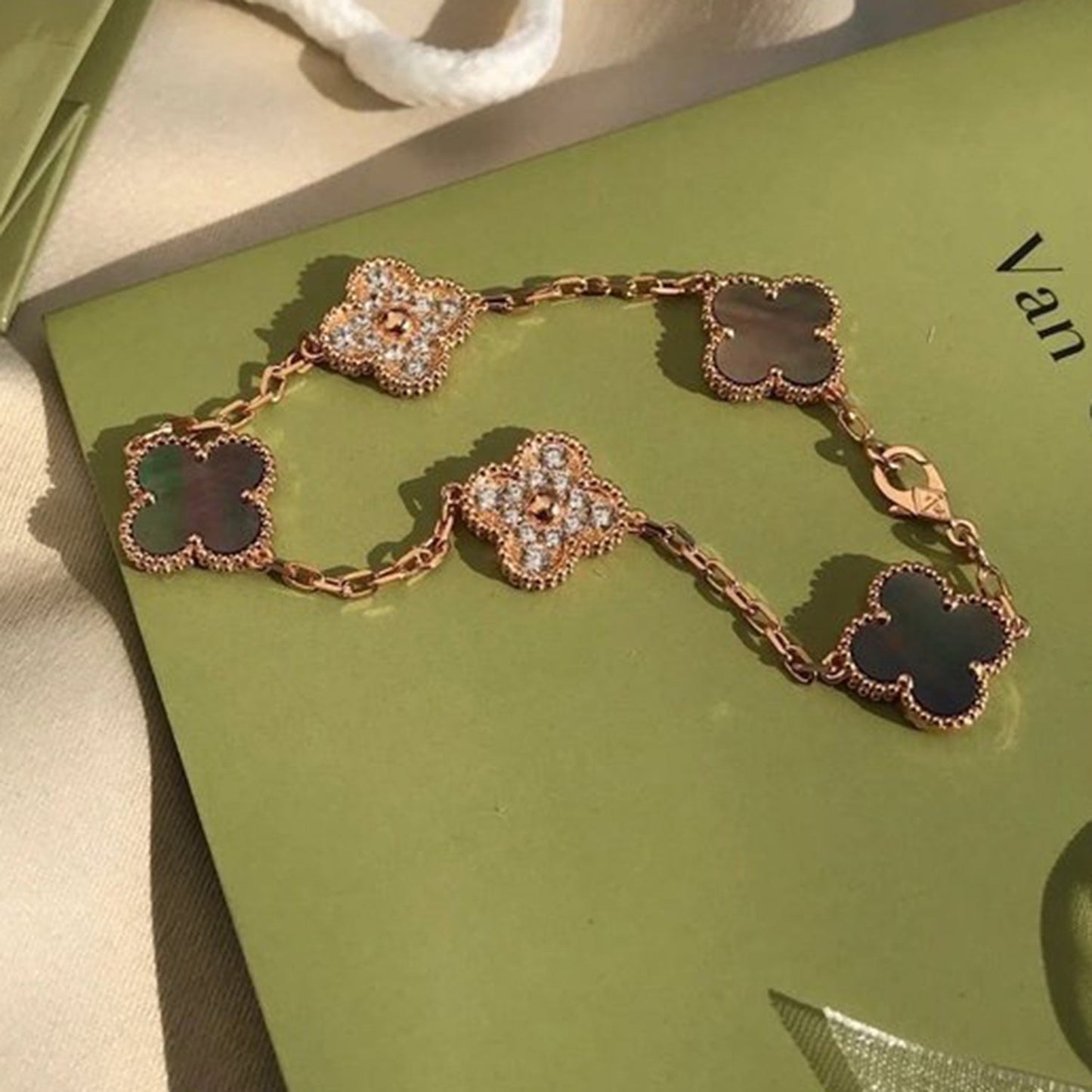 [Raffine]BRACELET TRÈFLE 5 MOTIF NACRE GRIS DIAMANT