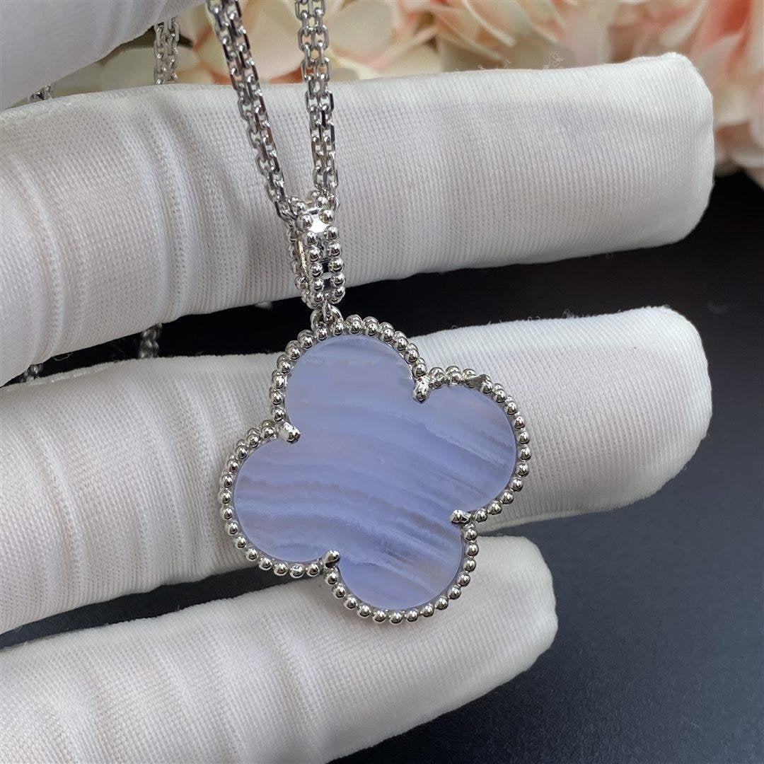 [RAFFINE]CLOVER SILVER CHALCEDONY BIG CLOVER NECKLACE