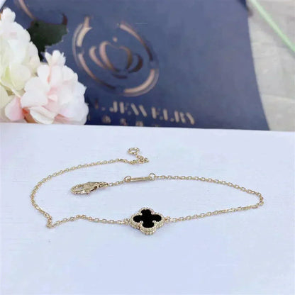 [RAFFINE]PULSERA DE UNA SOLA FLOR DE ÓNIX Y TRÉBOL