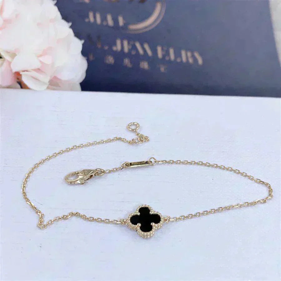 [RAFFINE]PULSERA DE UNA SOLA FLOR DE ÓNIX Y TRÉBOL