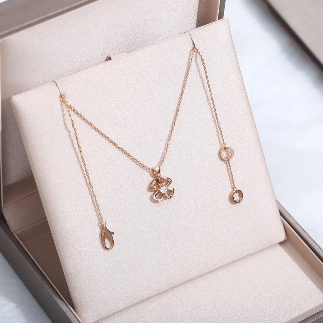 [RAFFINE] COLLAR FIOREVER CON CENTRO DE DIAMANTES