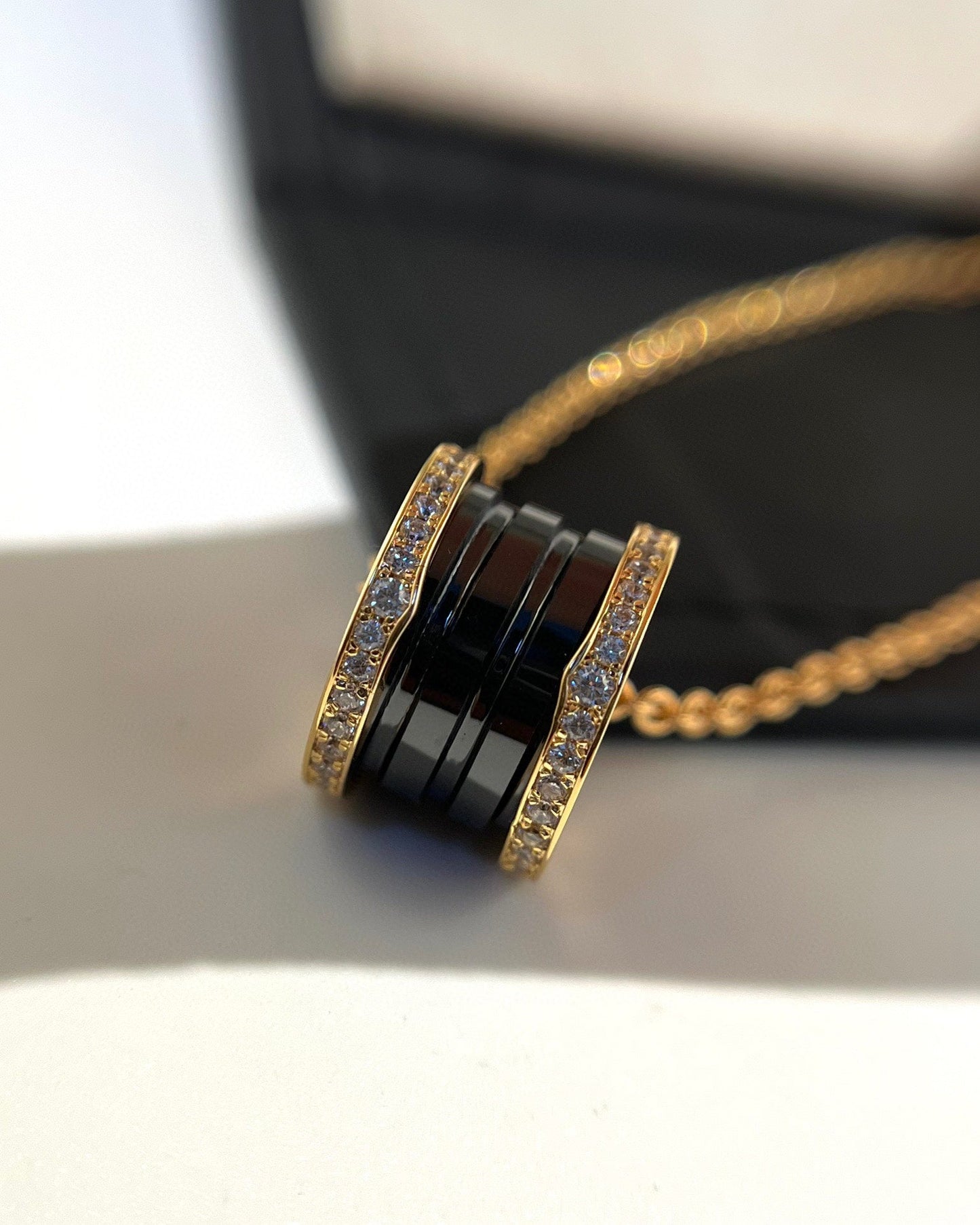 [RAFFINE]ZERO 1 COLLAR DE ORO ROSA CON DIAMANTES DE CERÁMICA NEGRA