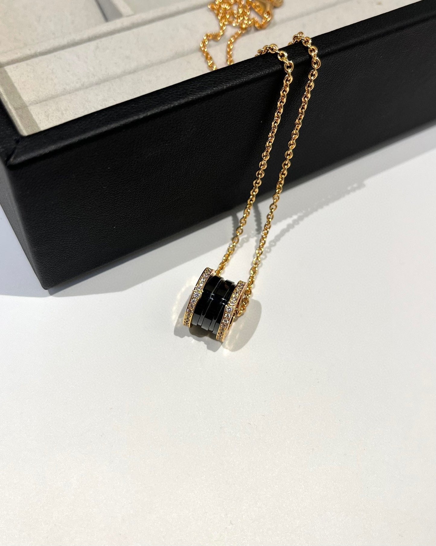 [RAFFINE]ZERO 1 COLLAR DE ORO ROSA CON DIAMANTES DE CERÁMICA NEGRA