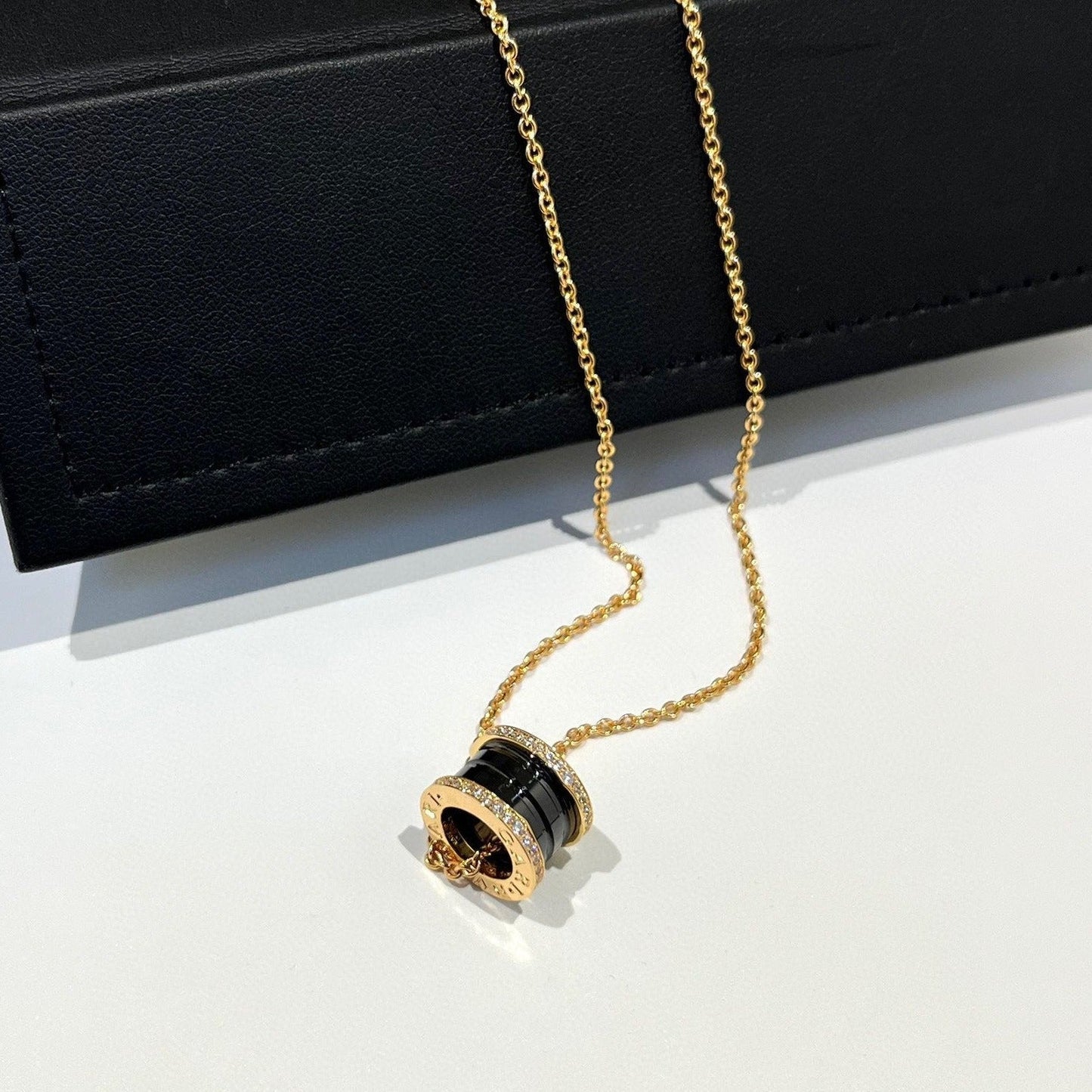 [RAFFINE]ZERO 1 COLLAR DE ORO ROSA CON DIAMANTES DE CERÁMICA NEGRA