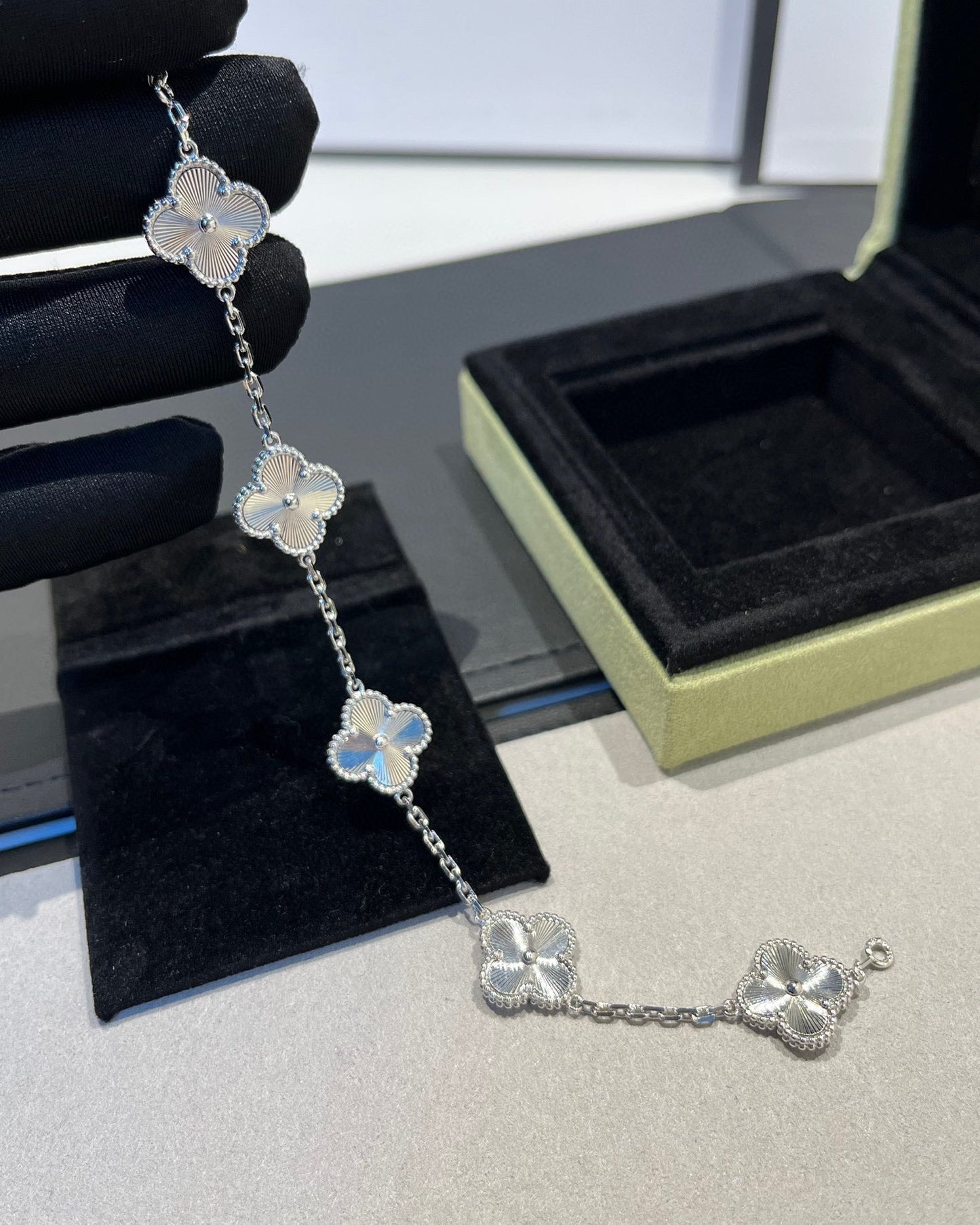 [RAFFINE] CLOVER 5 MOTIF LASER BRACELET COLLECTION