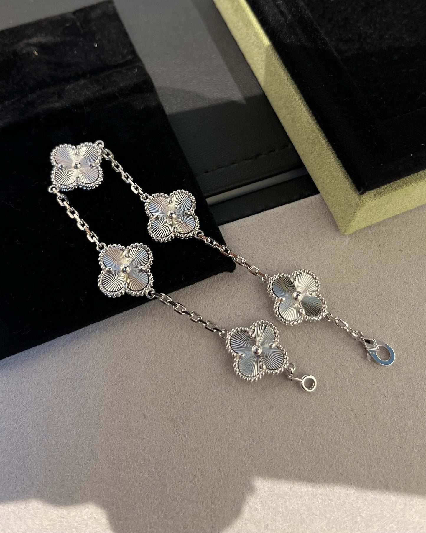 [RAFFINE] CLOVER 5 MOTIF LASER BRACELET COLLECTION