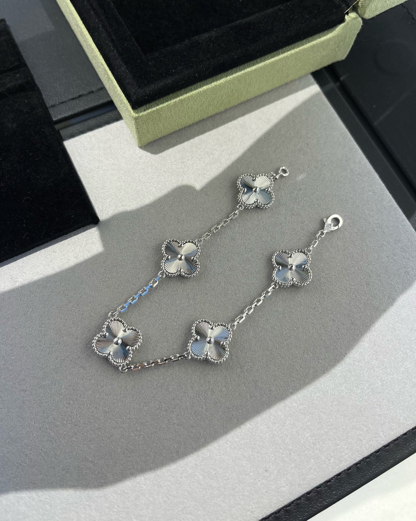 [RAFFINE] CLOVER 5 MOTIF LASER BRACELET COLLECTION